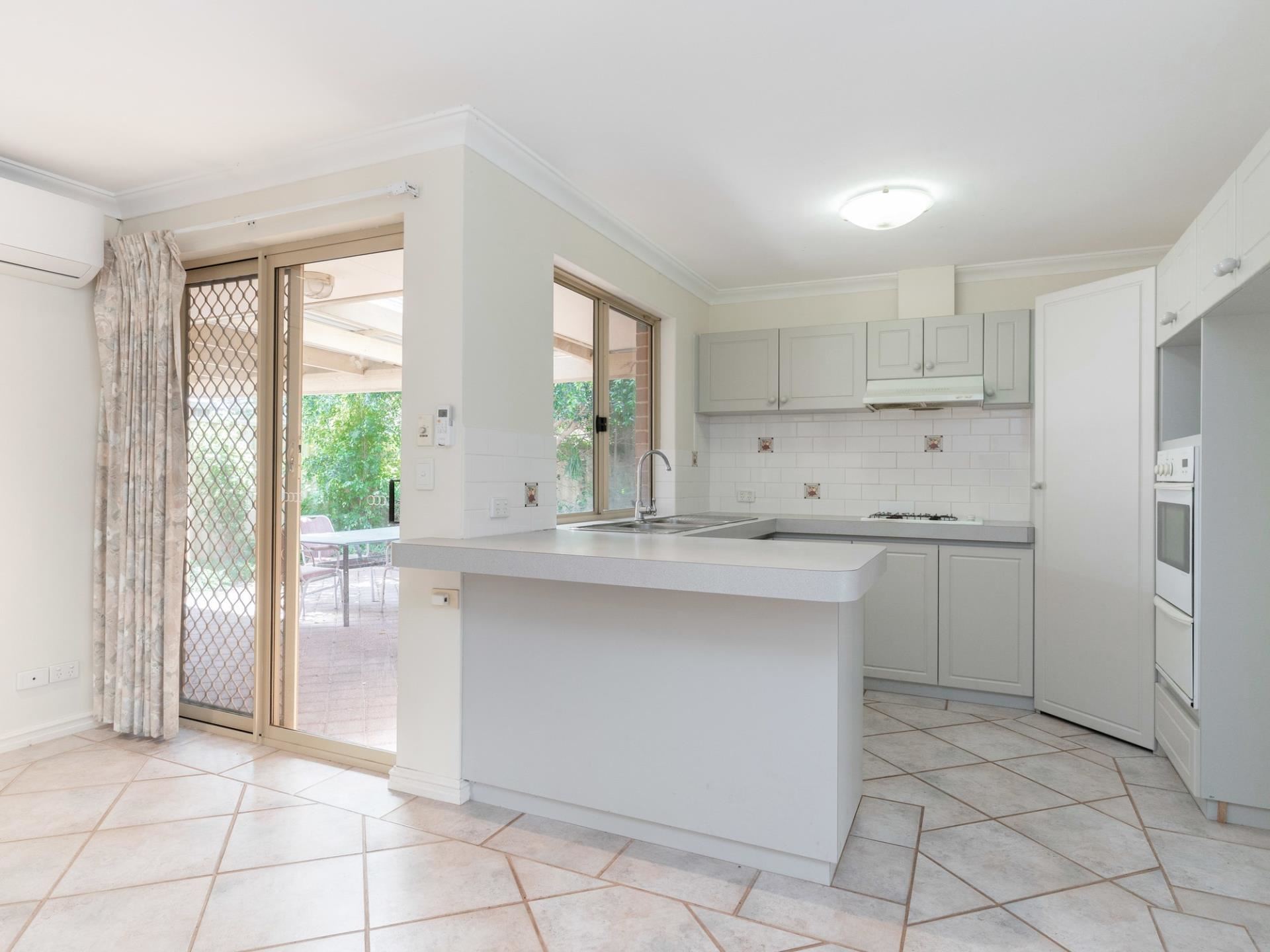 2/12 Deschamp Road