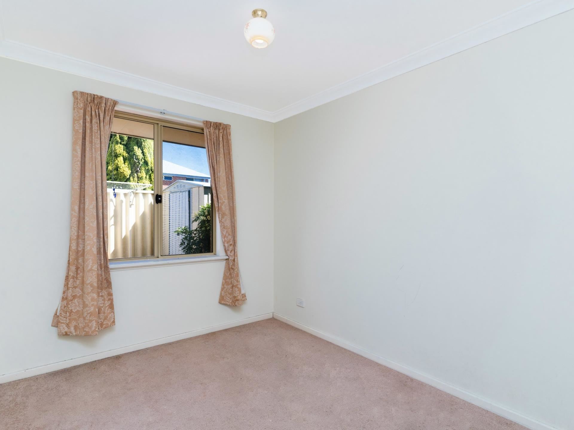 2/12 Deschamp Road